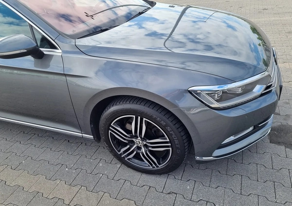 Volkswagen Passat cena 78000 przebieg: 166000, rok produkcji 2017 z Wrocław małe 154